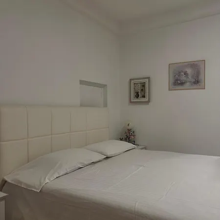 Grand House * Selitë e Vogël