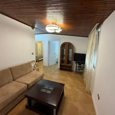 Grand House Selitë e Vogël