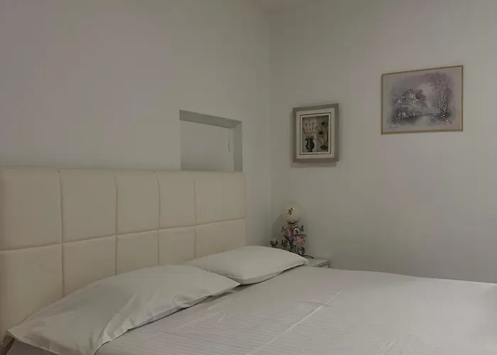 Grand House * Selita e Vogel