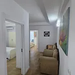 Grand House Appartamento Selitë e Vogël