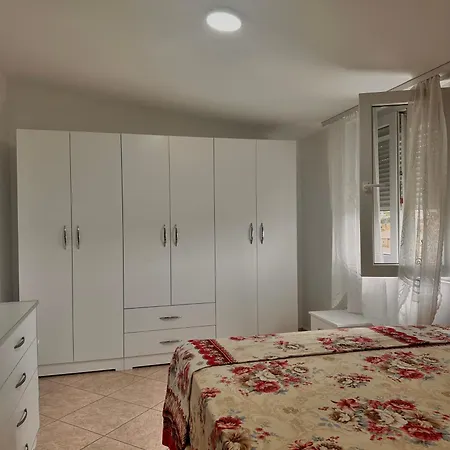 דירה Grand House Selitë e Vogël